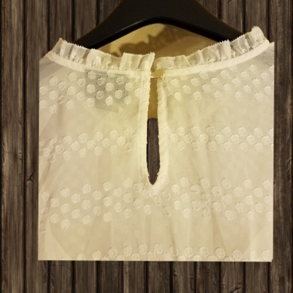 Liz Clairbone - image 3